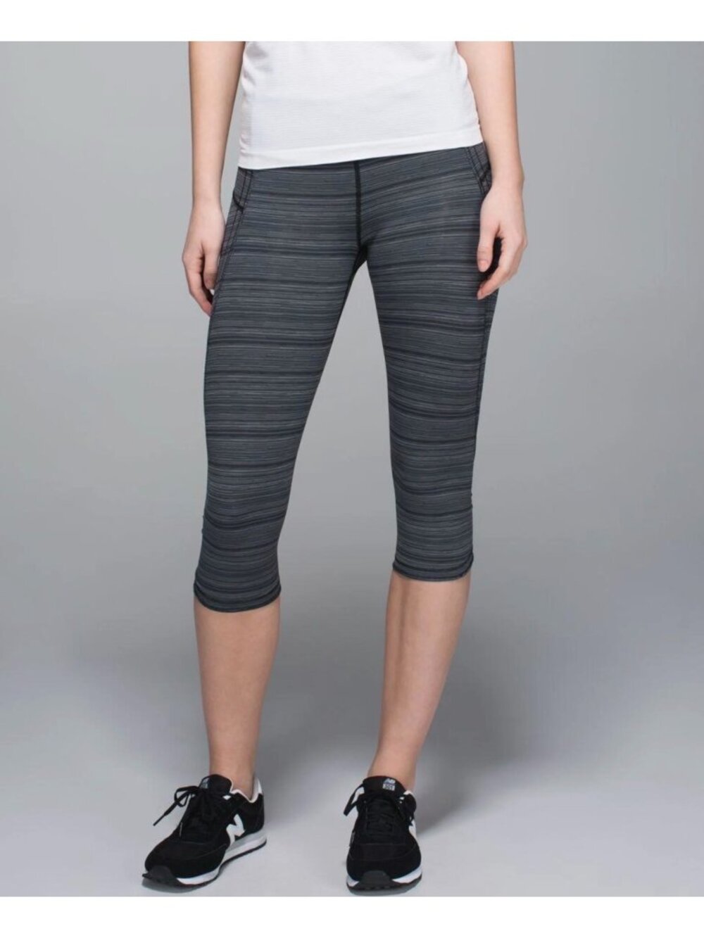 Lululemon Run Top Speed Crop Cyber Stripe Luxtreme - Deep Coal Black / Size 6